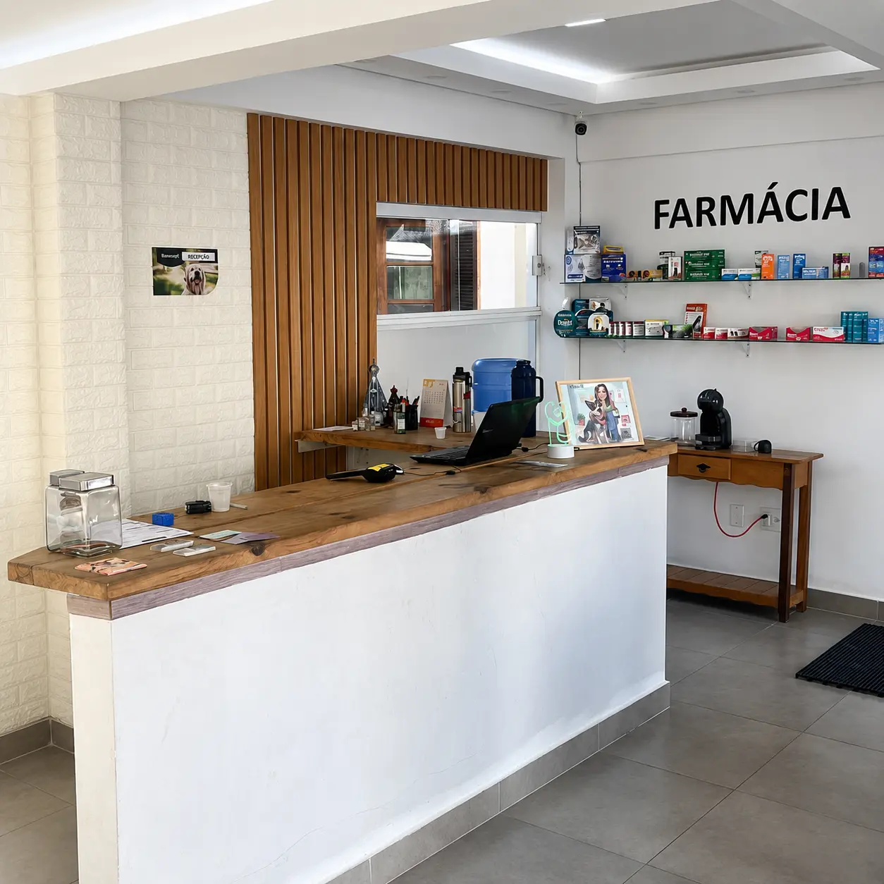 Farmácia veterinária e recepção